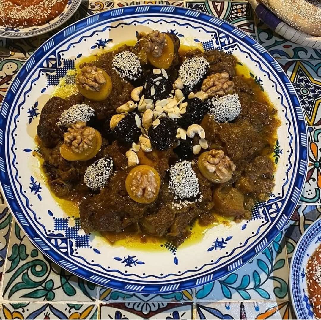 Épices fraîches vendues dans les souks de Marrakech